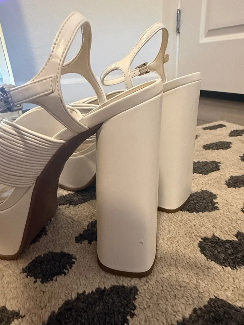 Women’s Michael Kors White Platform Knot Strap Sandals Heels